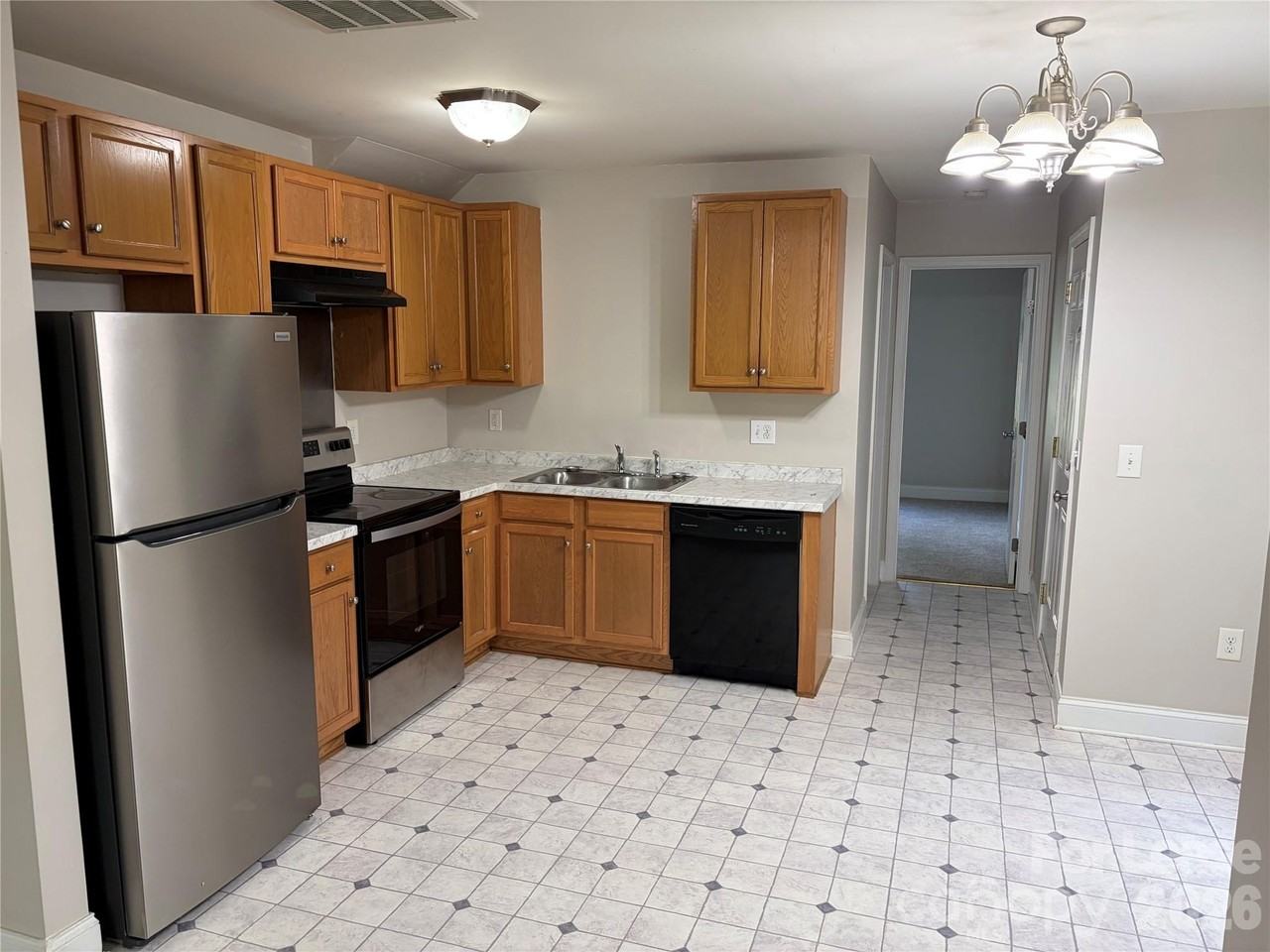 1925 Crestmont Ave - Photo 4 of 9