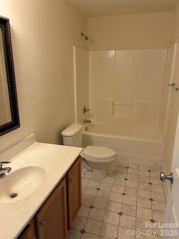 1925 Crestmont Ave - Photo 5 of 9