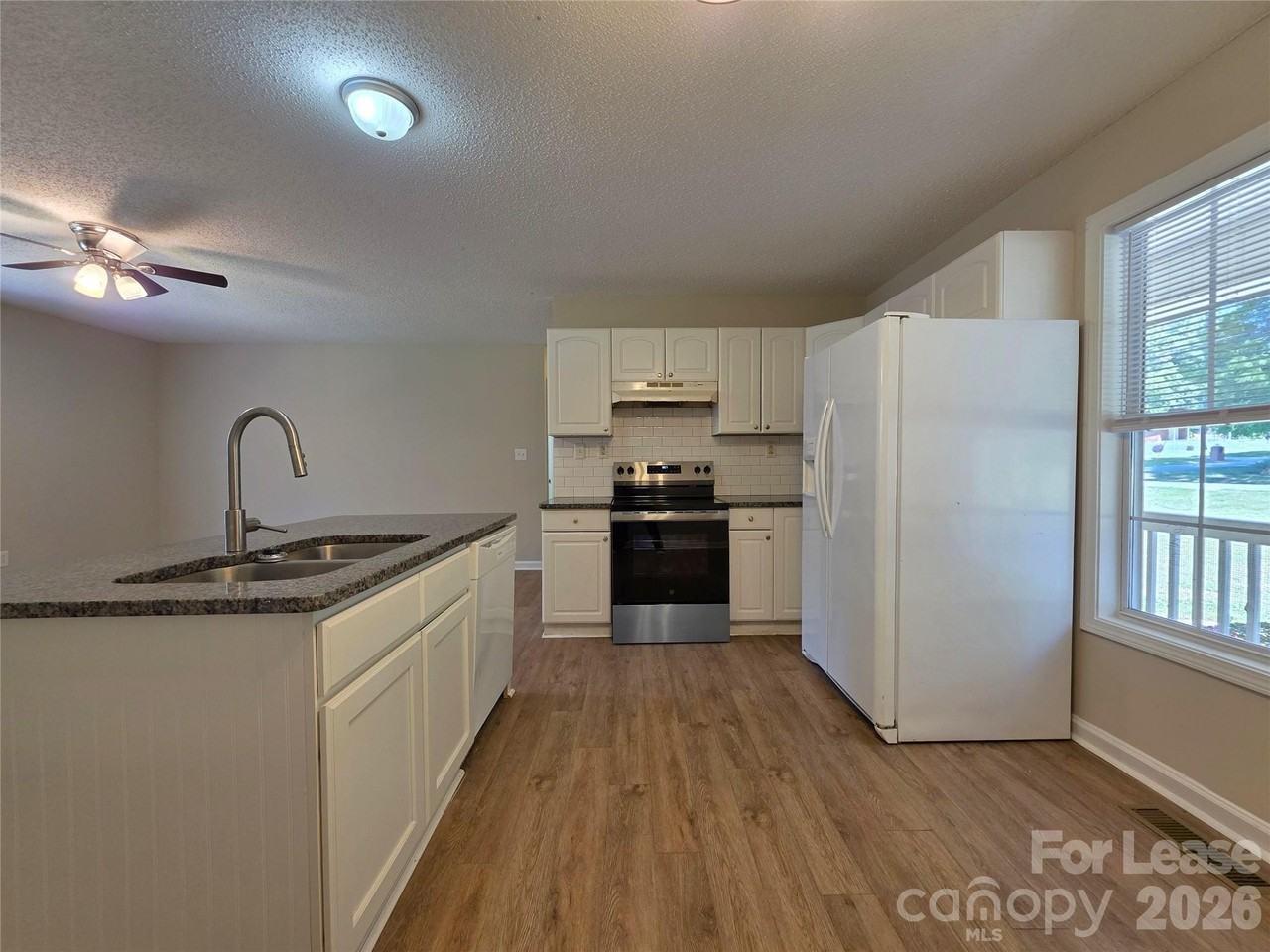 1225 Beard St - Photo 4 of 17