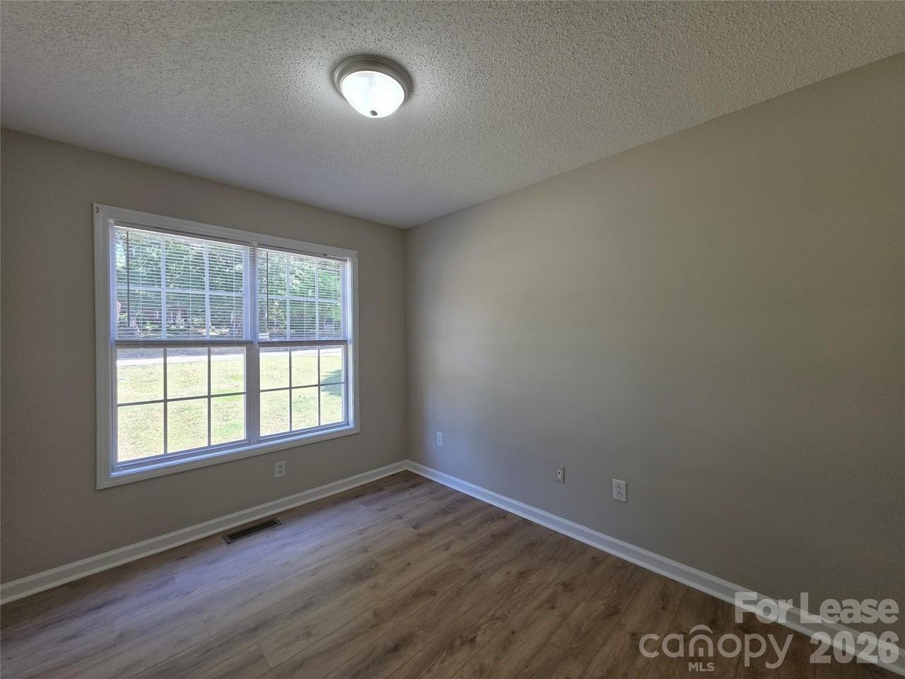 1225 Beard St - Photo 6 of 17