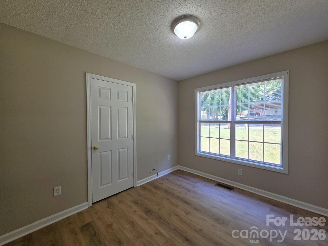 1225 Beard St - Photo 7 of 17