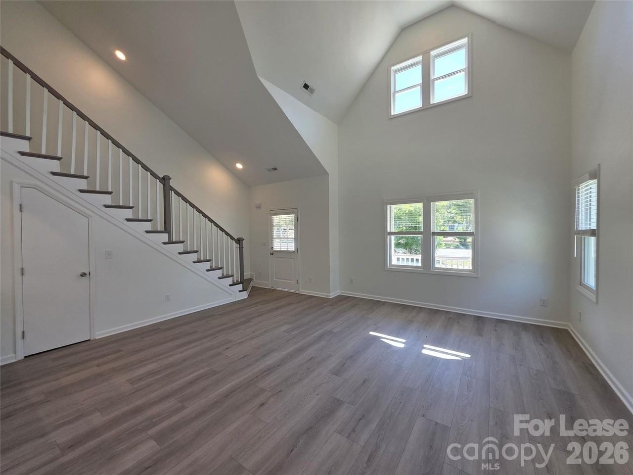 918 N Main St - Photo 2 of 23