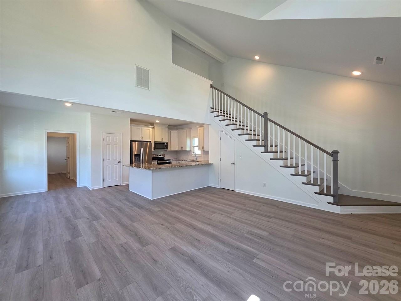 918 N Main St - Photo 3 of 23