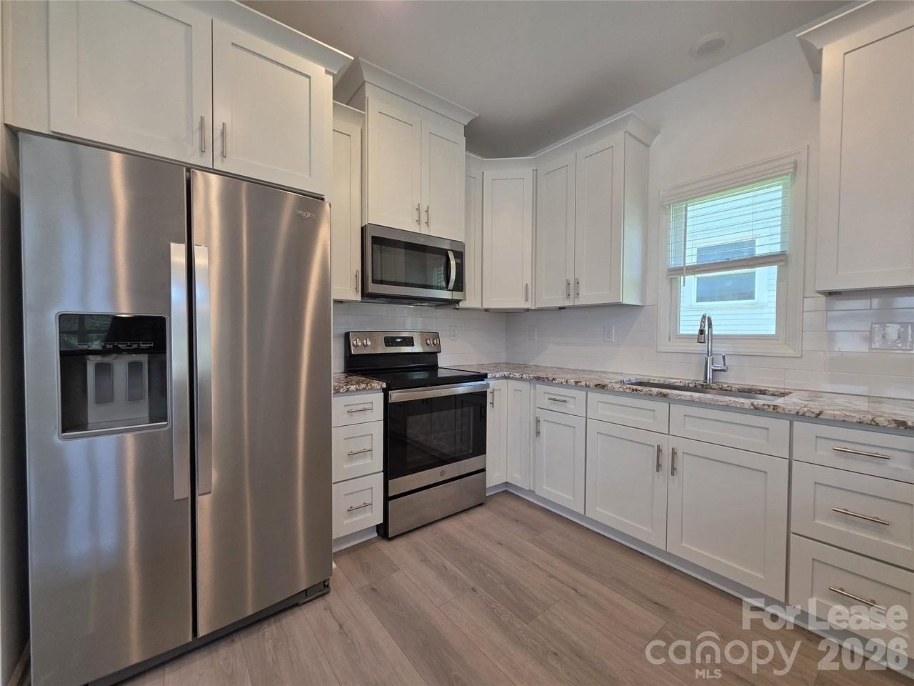 918 N Main St - Photo 4 of 23