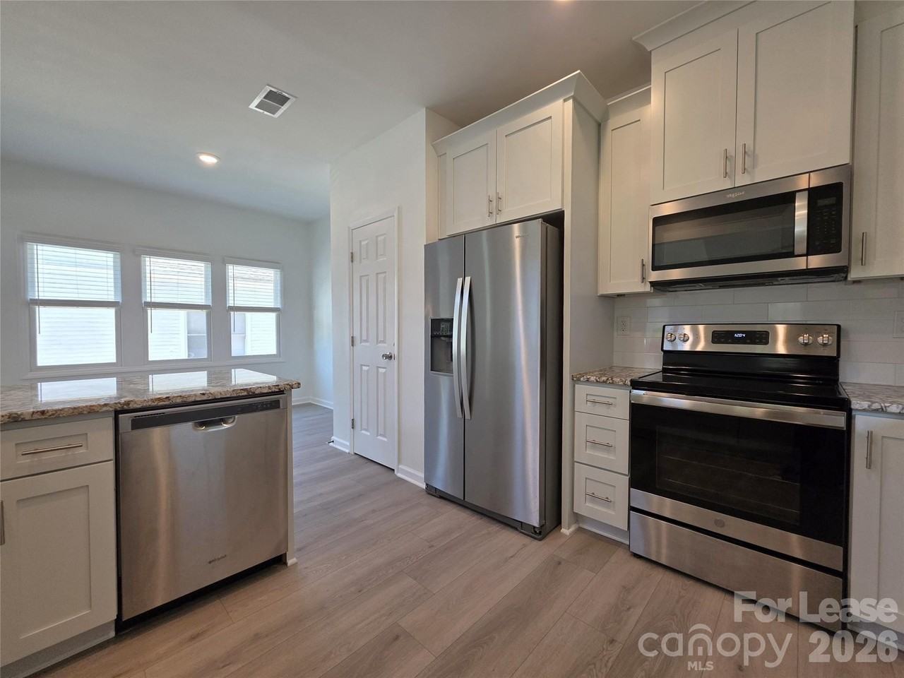 918 N Main St - Photo 5 of 23