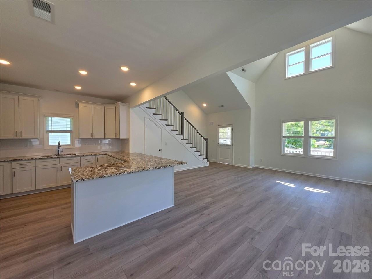 918 N Main St - Photo 6 of 23