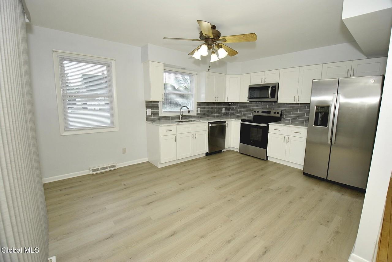 33B Ledgewood Dr - Photo 3 of 35