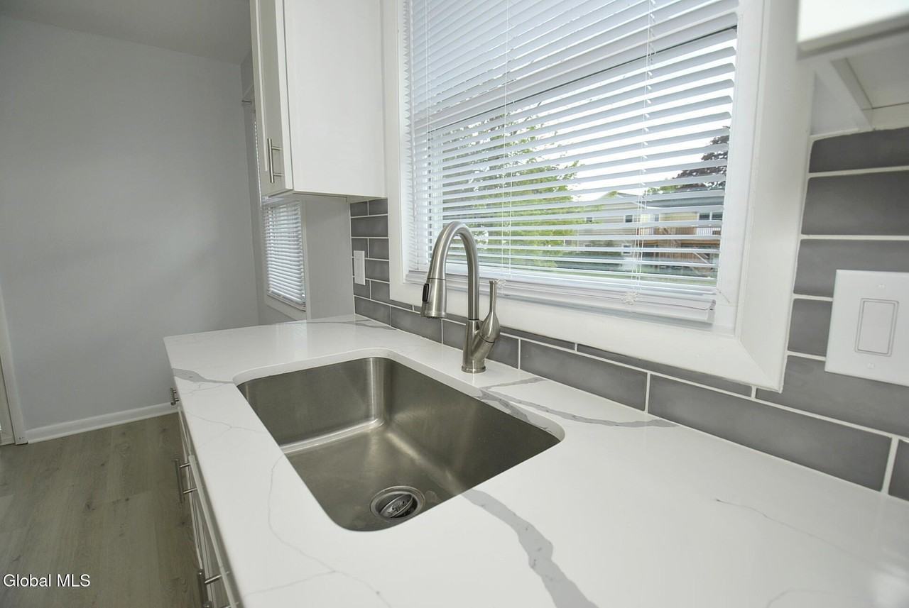 33B Ledgewood Dr - Photo 4 of 35