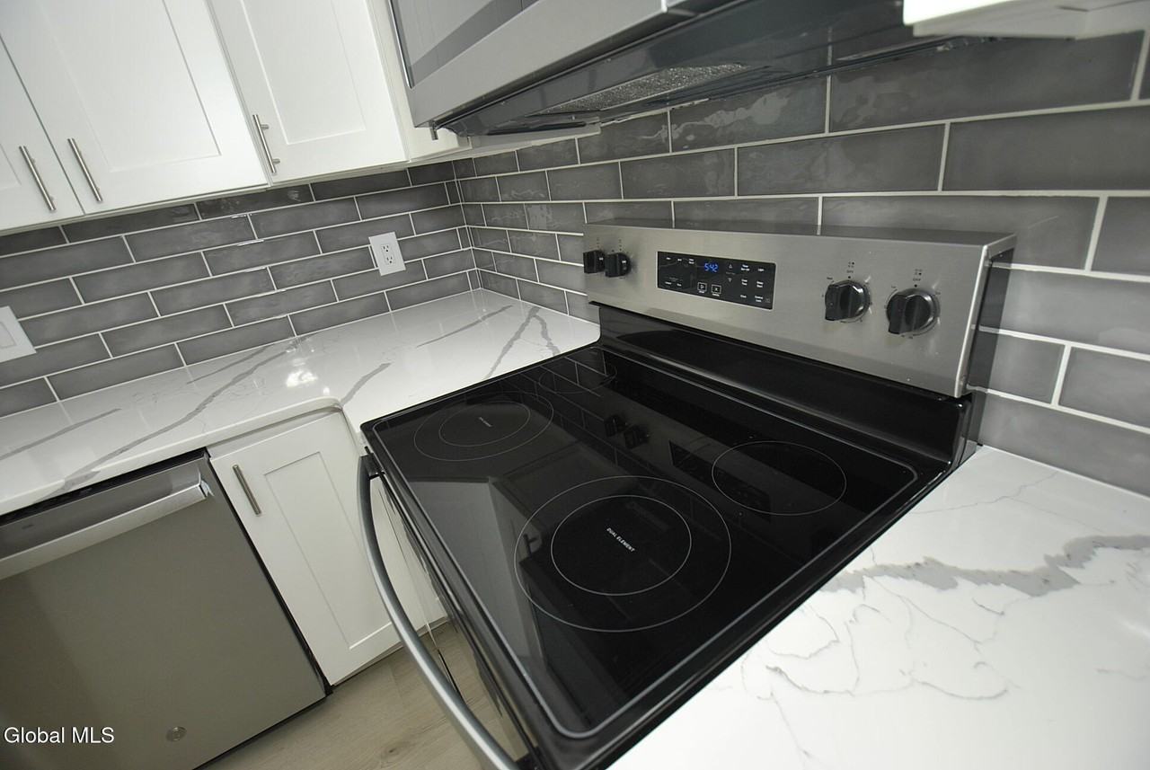 33B Ledgewood Dr - Photo 5 of 35
