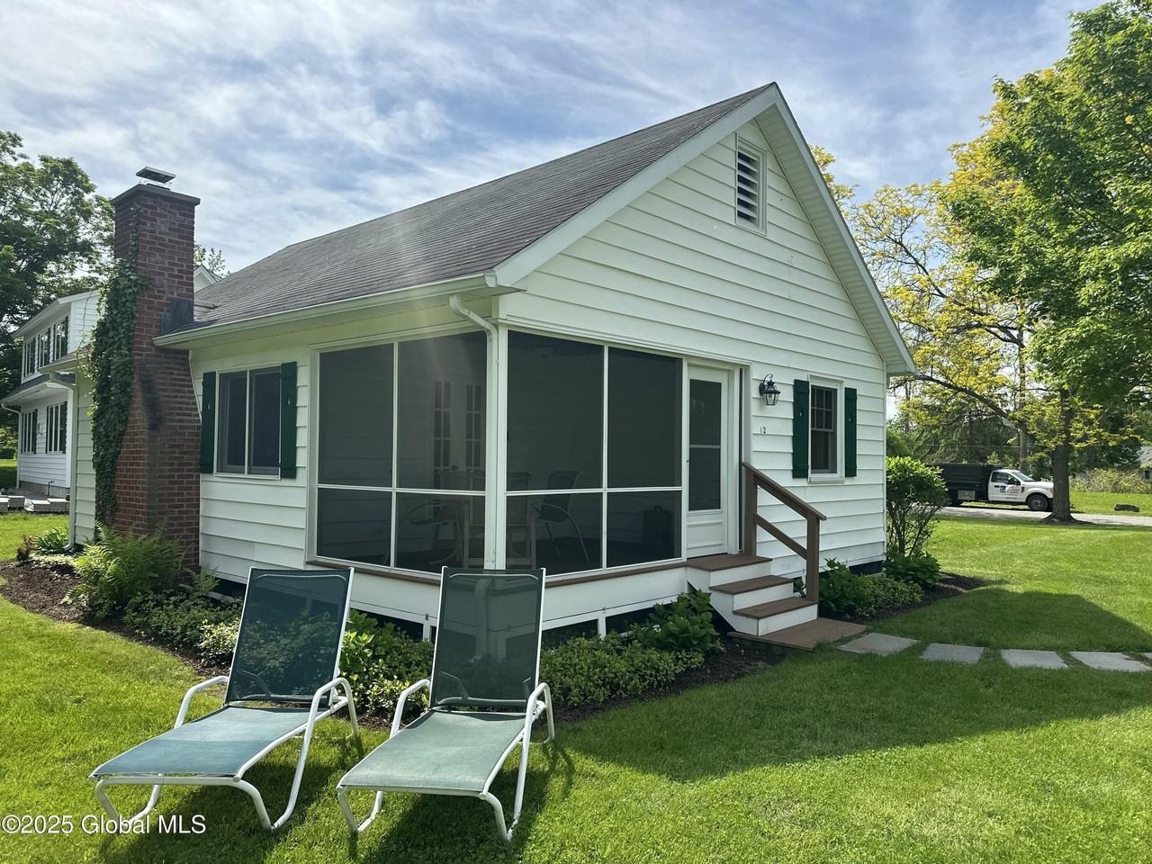 12 Seneca Dr - Photo 2 of 20