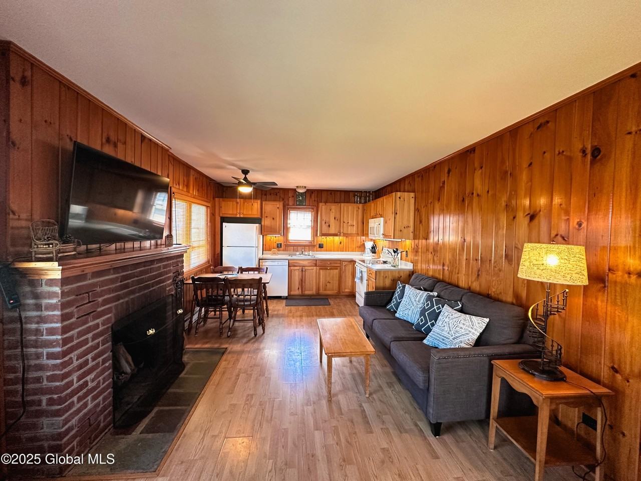 12 Seneca Dr - Photo 4 of 20