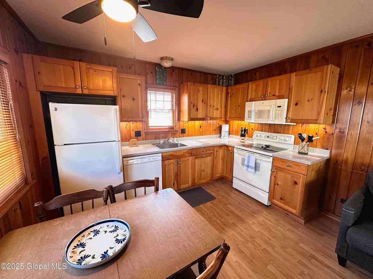 12 Seneca Dr - Photo 6 of 20