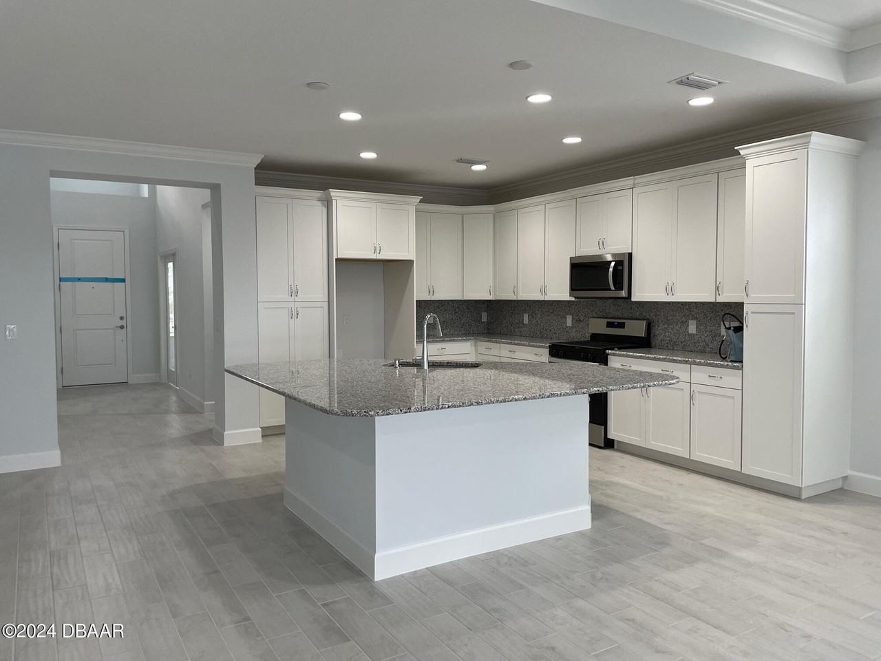 818 Bama Breeze Dr - Photo 4 of 32
