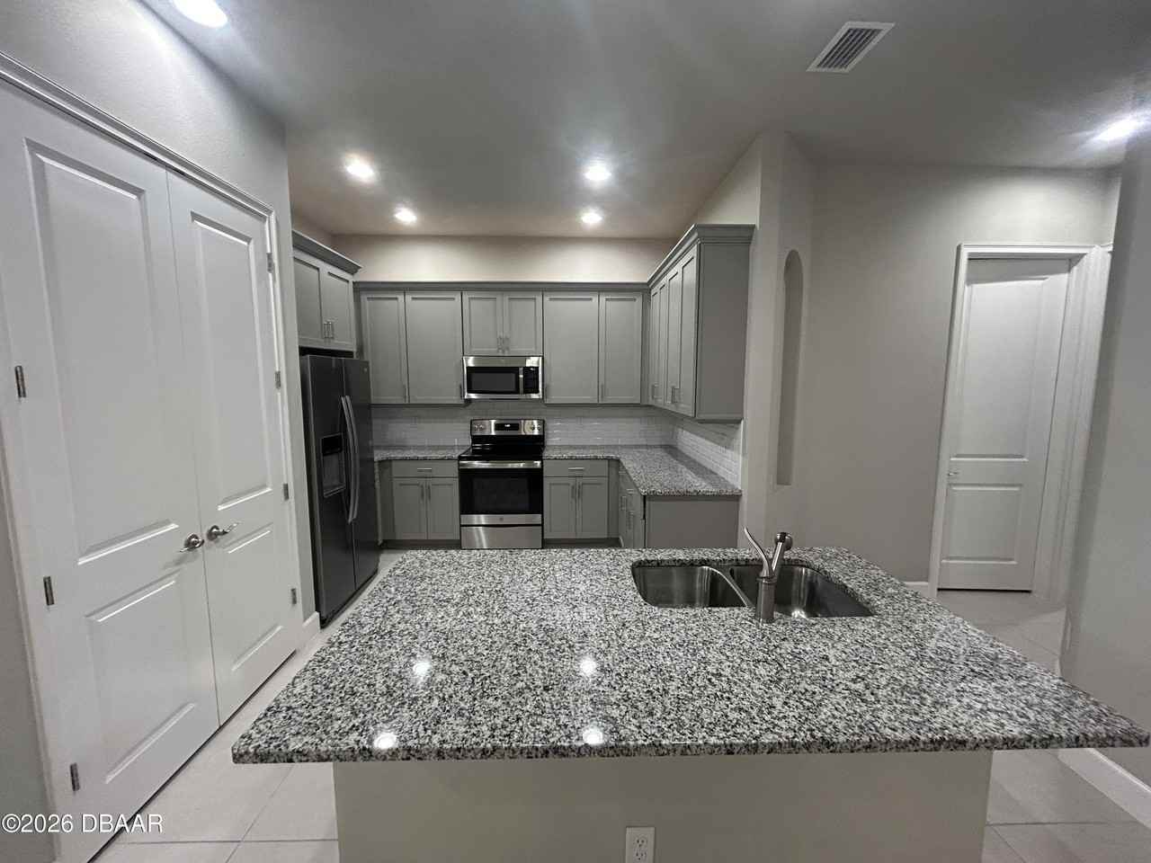 138 Longridge Ln - Photo 3 of 12