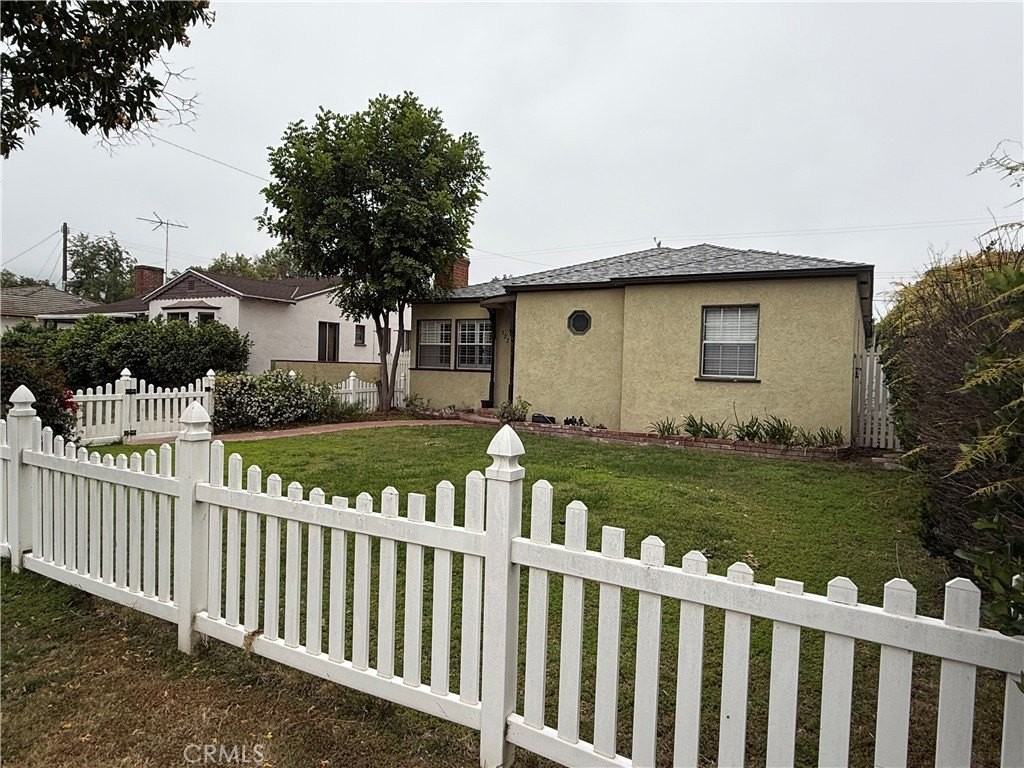527 S Orchard Dr - Photo 3 of 49