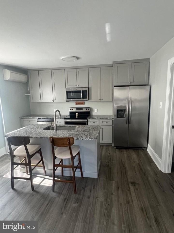 609 Lancaster Ave - Photo 2 of 11