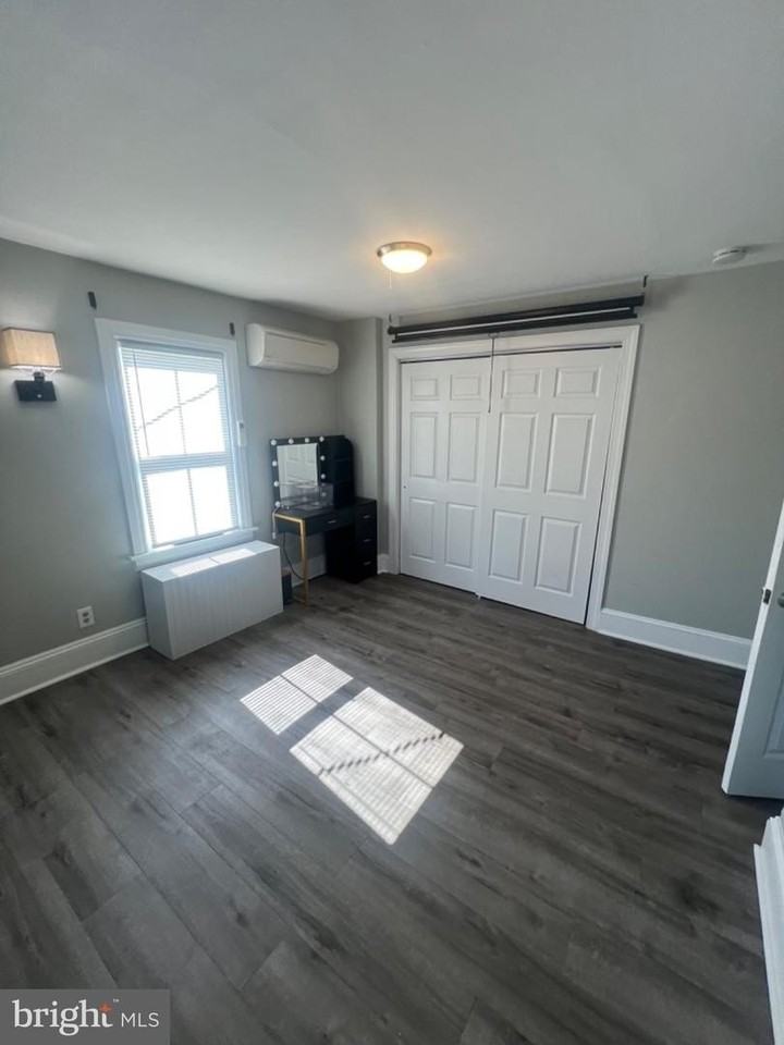 609 Lancaster Ave - Photo 6 of 11