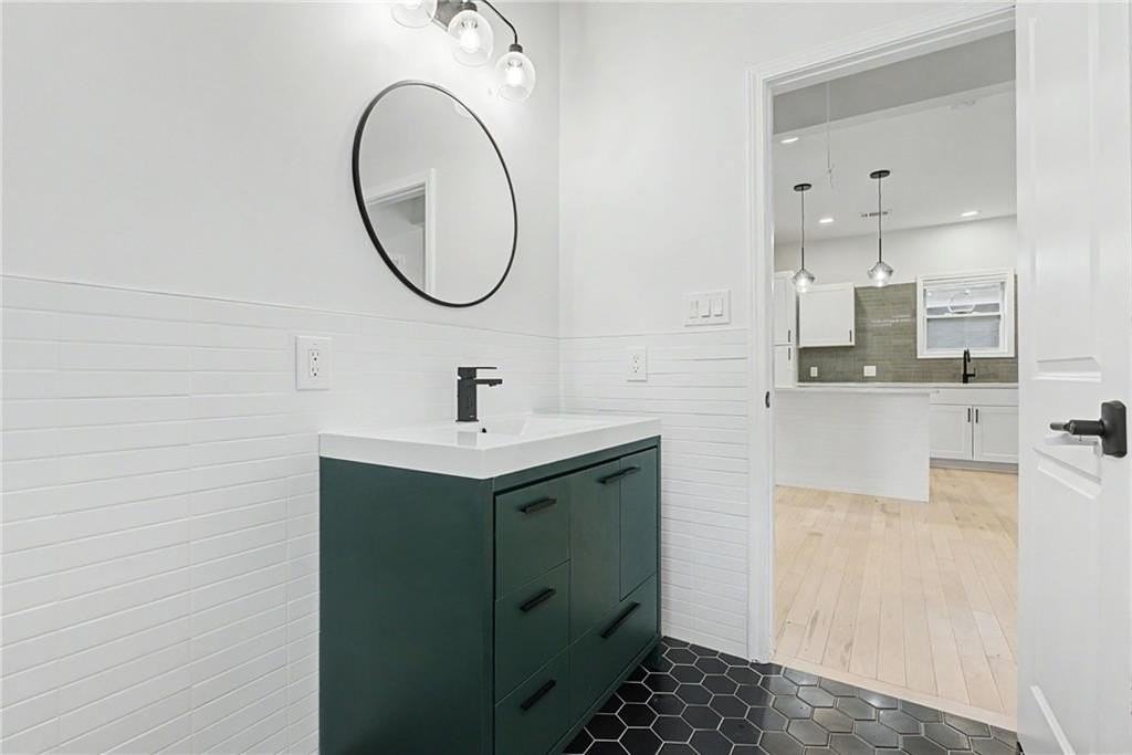 827 Elbert St Sw - Photo 7 of 27