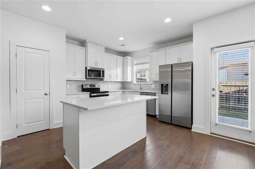 6405 Shalks Crossing Dr - Photo 2 of 25