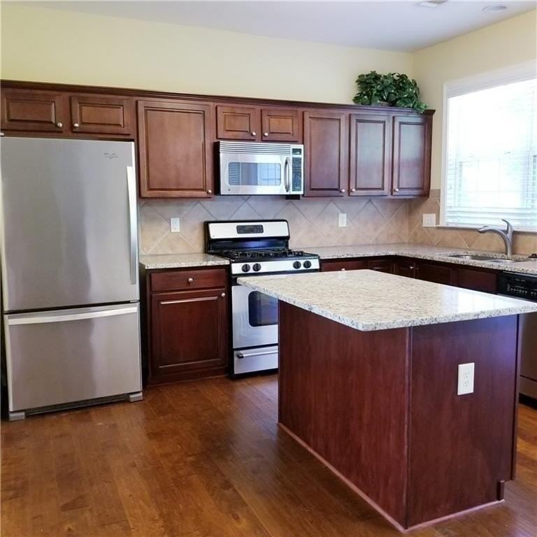 3363 Stoneham Dr - Photo 6 of 20
