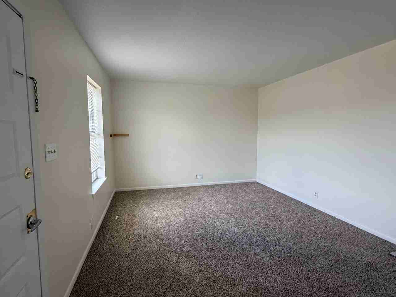 805 Simpson Rd Apt D - Photo 3 of 5