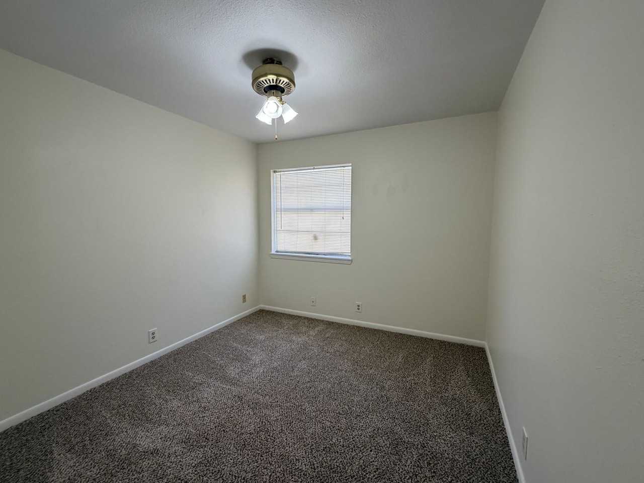 805 Simpson Rd Apt D - Photo 4 of 5