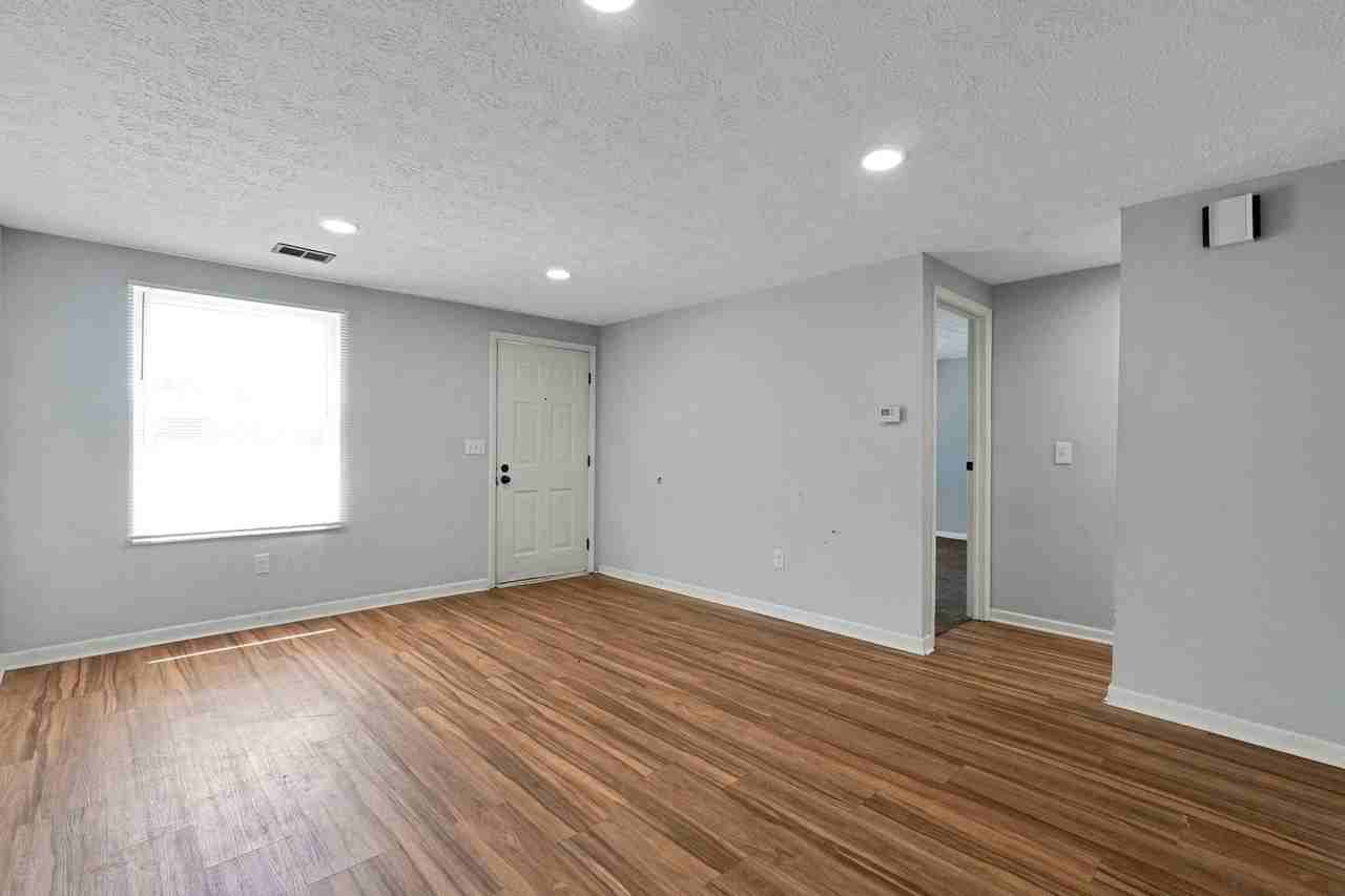 859 Eliots Oak Rd - Photo 4 of 12