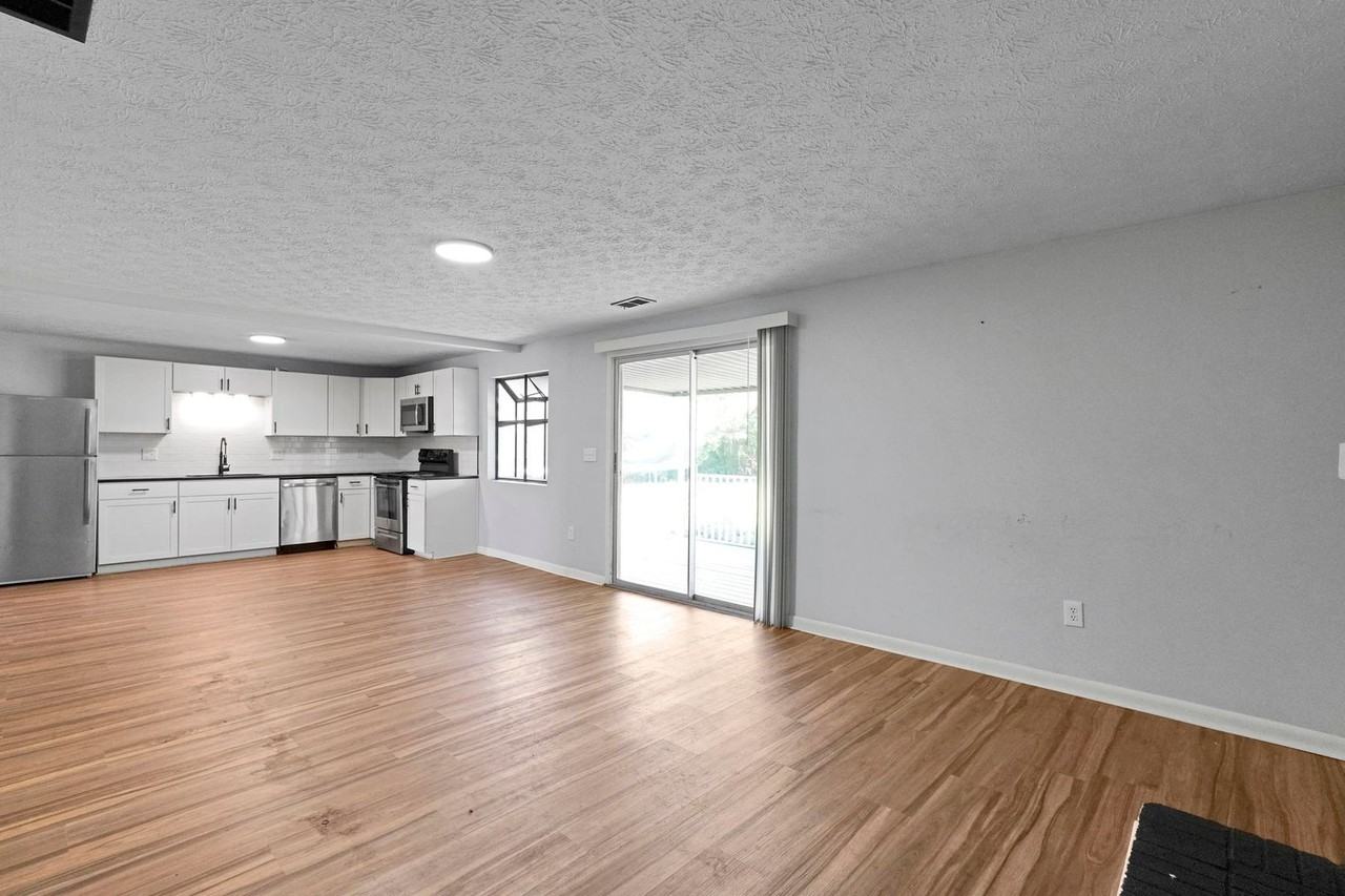 859 Eliots Oak Rd - Photo 5 of 12