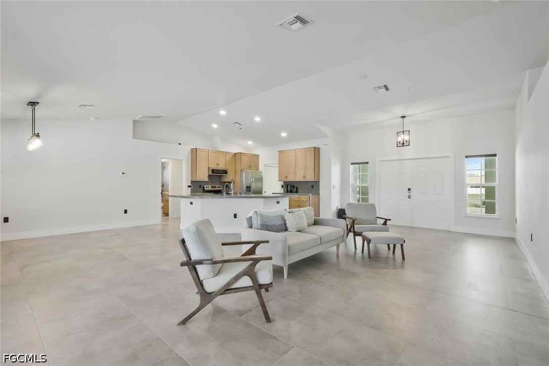 2200 Ne 9th Ave - Photo 3 of 28