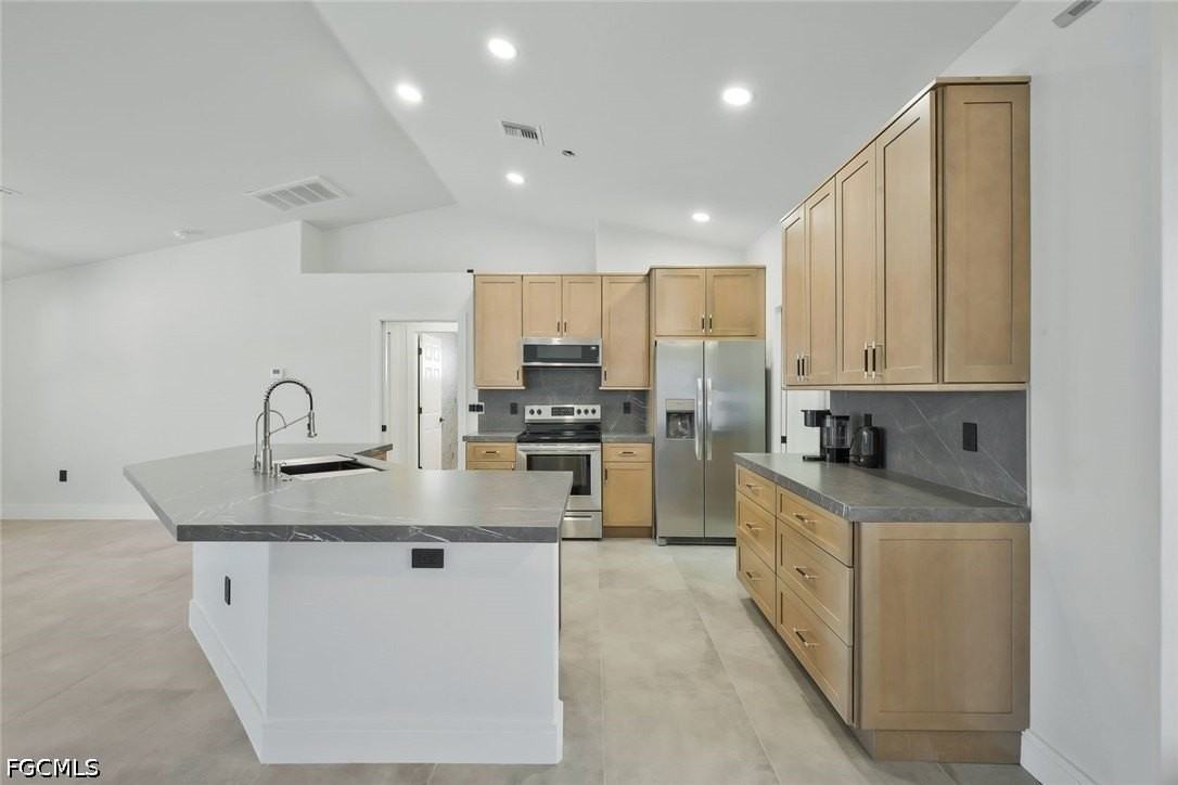 2200 Ne 9th Ave - Photo 6 of 28