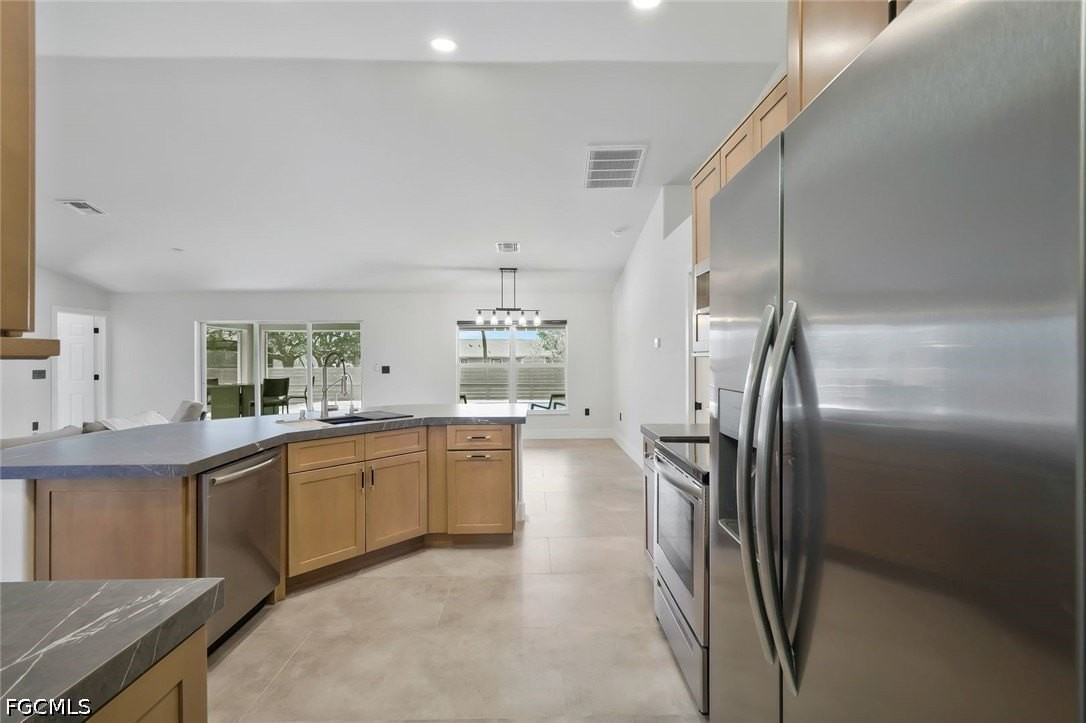2200 Ne 9th Ave - Photo 7 of 28