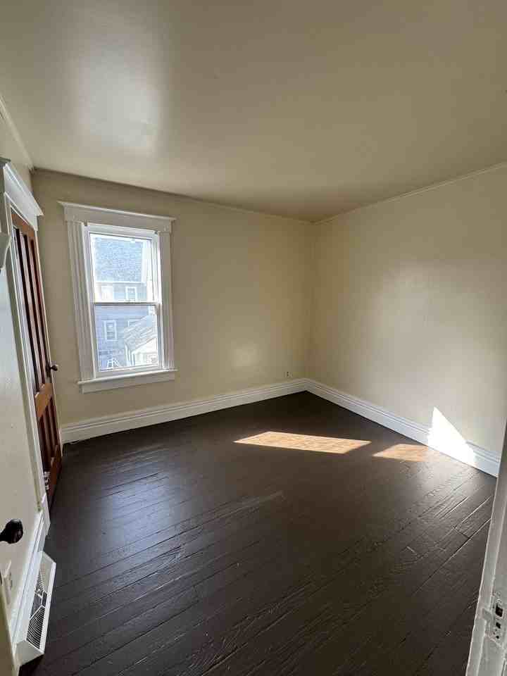 10 Lincoln Ave #2 - Photo 5 of 10