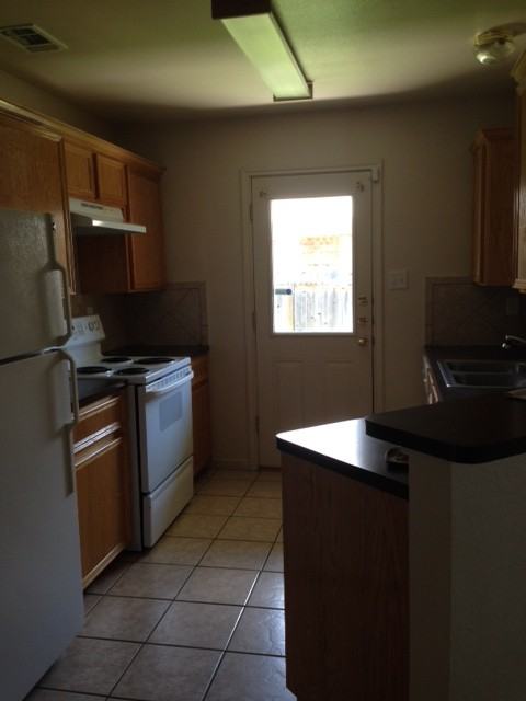 1501 Nicholas Cir #B - Photo 4 of 9
