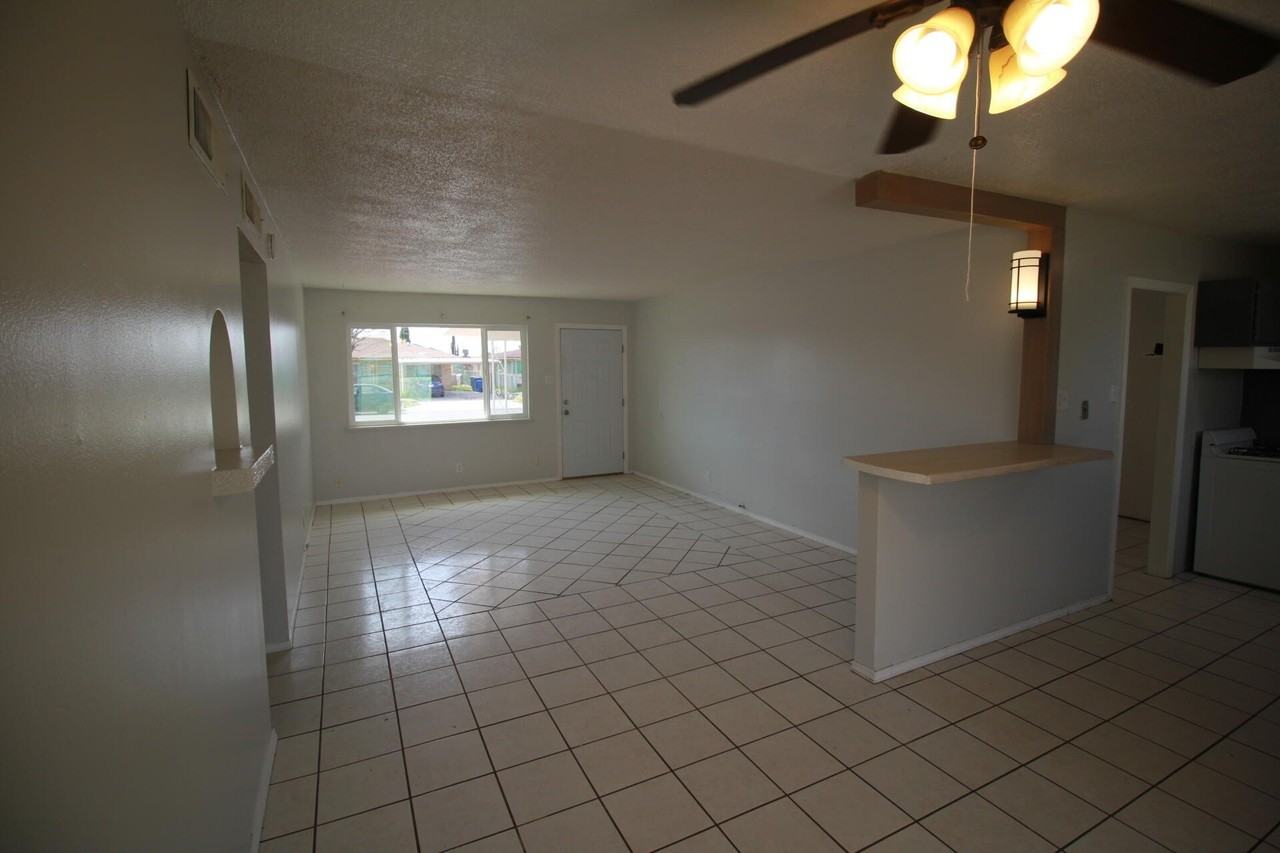 5725 Waycross Ave - Photo 5 of 50