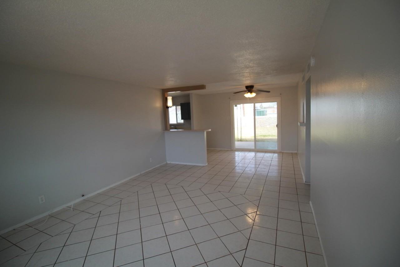 5725 Waycross Ave - Photo 7 of 50
