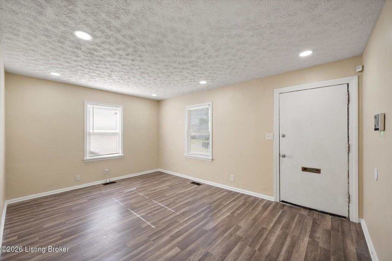 2629 Olive St - Photo 4 of 11