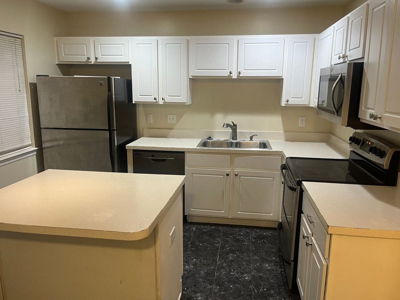 7940 Shadow Oak Dr - Photo 4 of 14