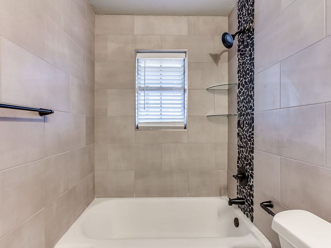1909 Hardy Dr - Photo 7 of 30