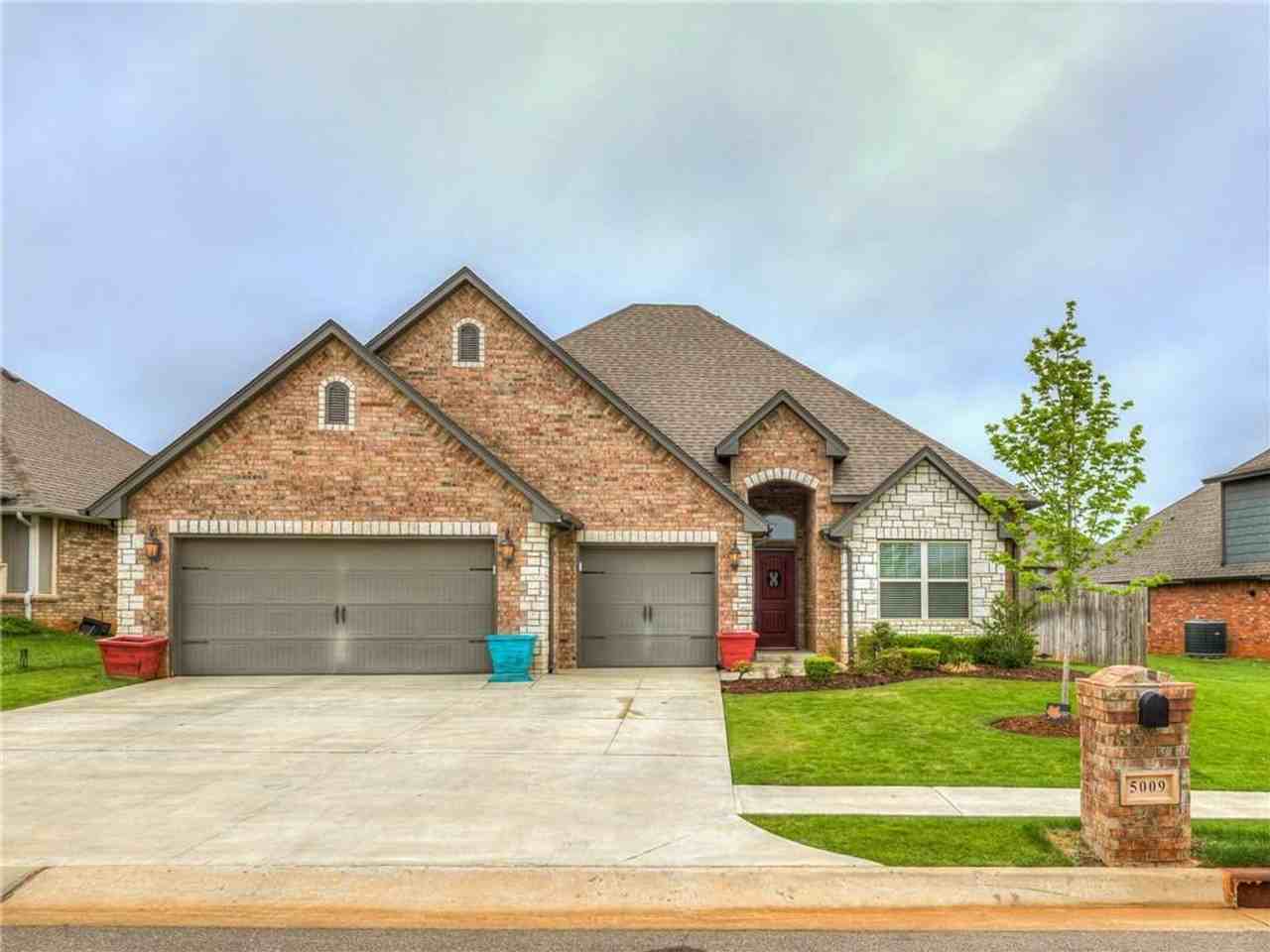 5009 Crater Lake Dr - Photo 2 of 28