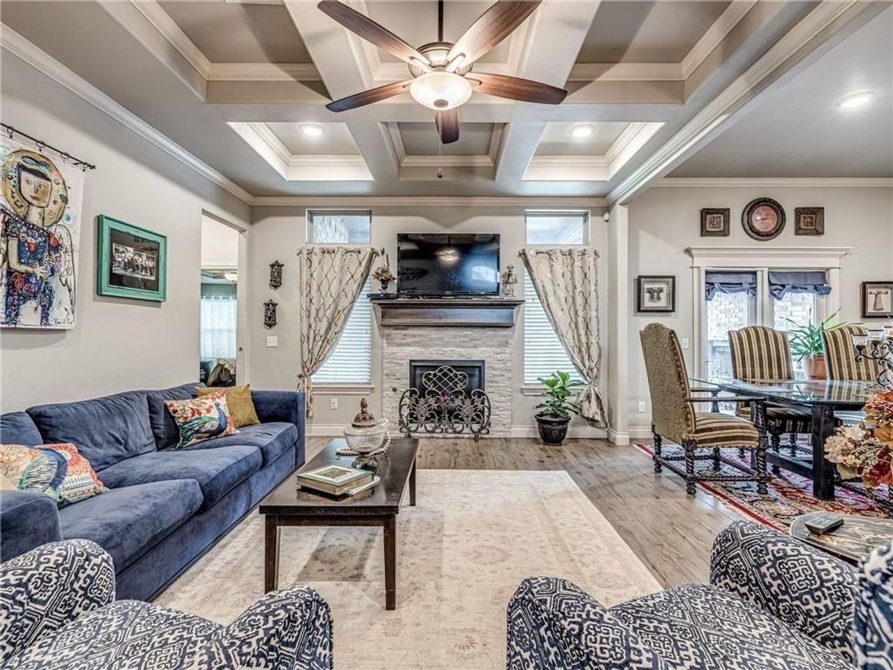 5009 Crater Lake Dr - Photo 4 of 28