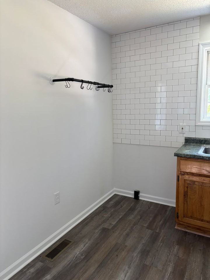 900 2nd St - Photo 3 of 13