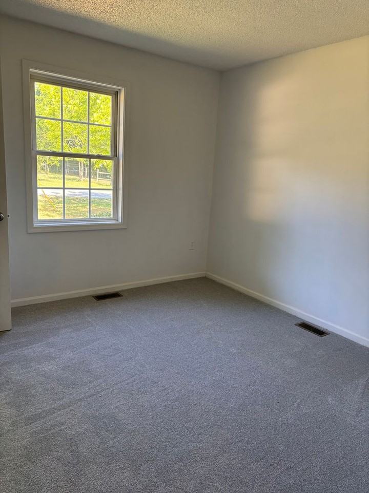 900 2nd St - Photo 6 of 13