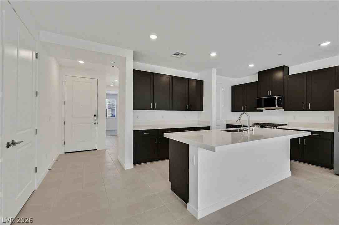 8401 Tanton Ridge St - Photo 3 of 25