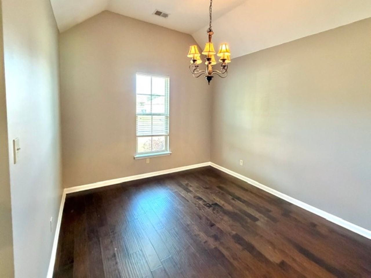 6305 Vera Ln - Photo 3 of 11