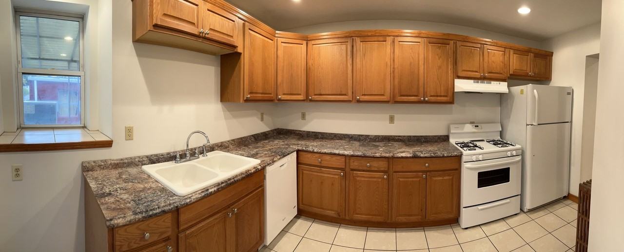 4710 Hatfield St - Photo 3 of 8