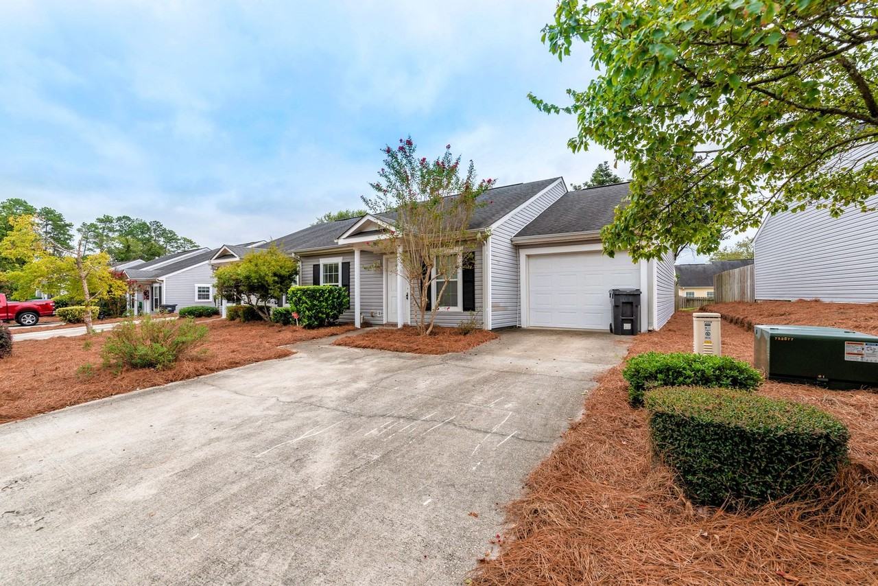 7010 Antilles Dr - Photo 4 of 36