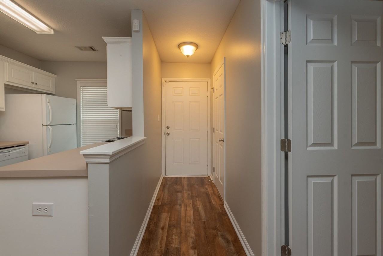 7010 Antilles Dr - Photo 5 of 36