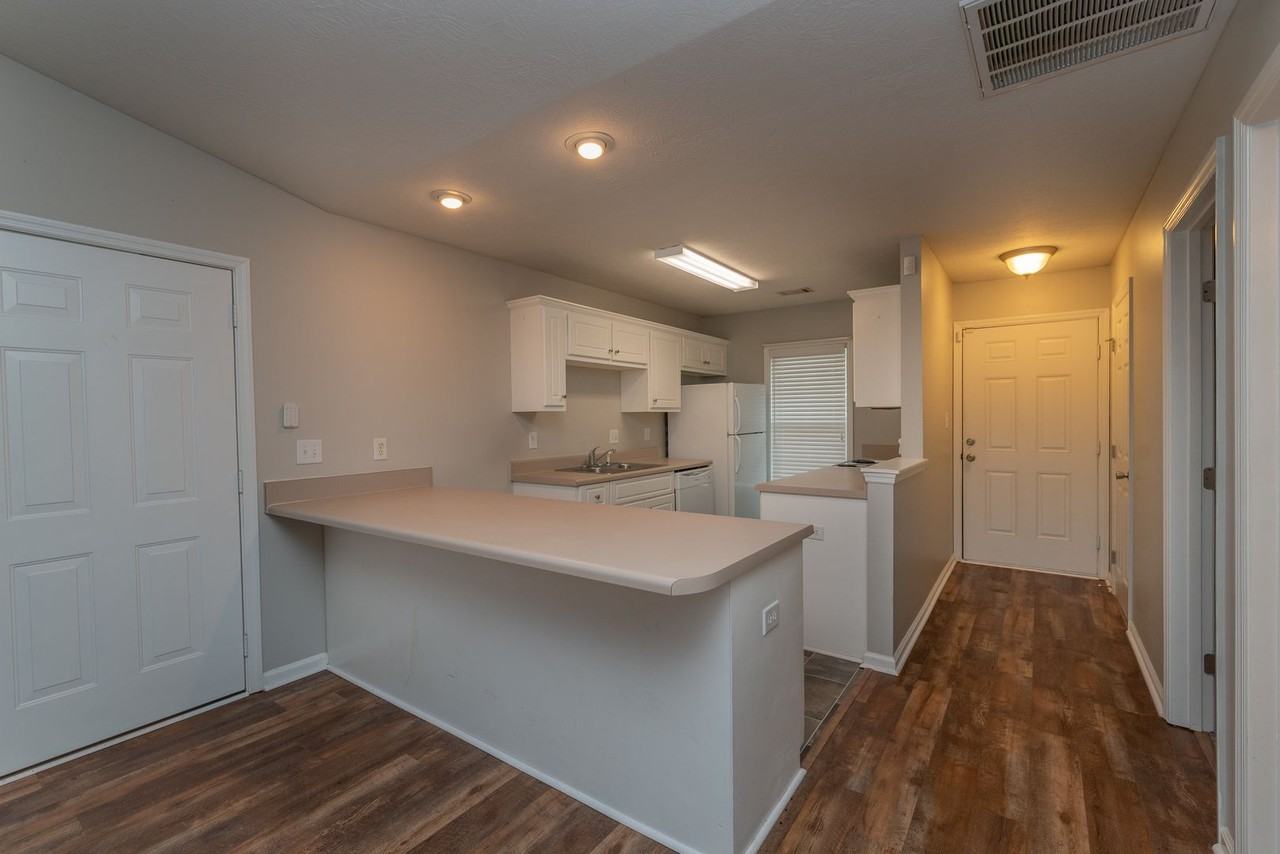 7010 Antilles Dr - Photo 6 of 36
