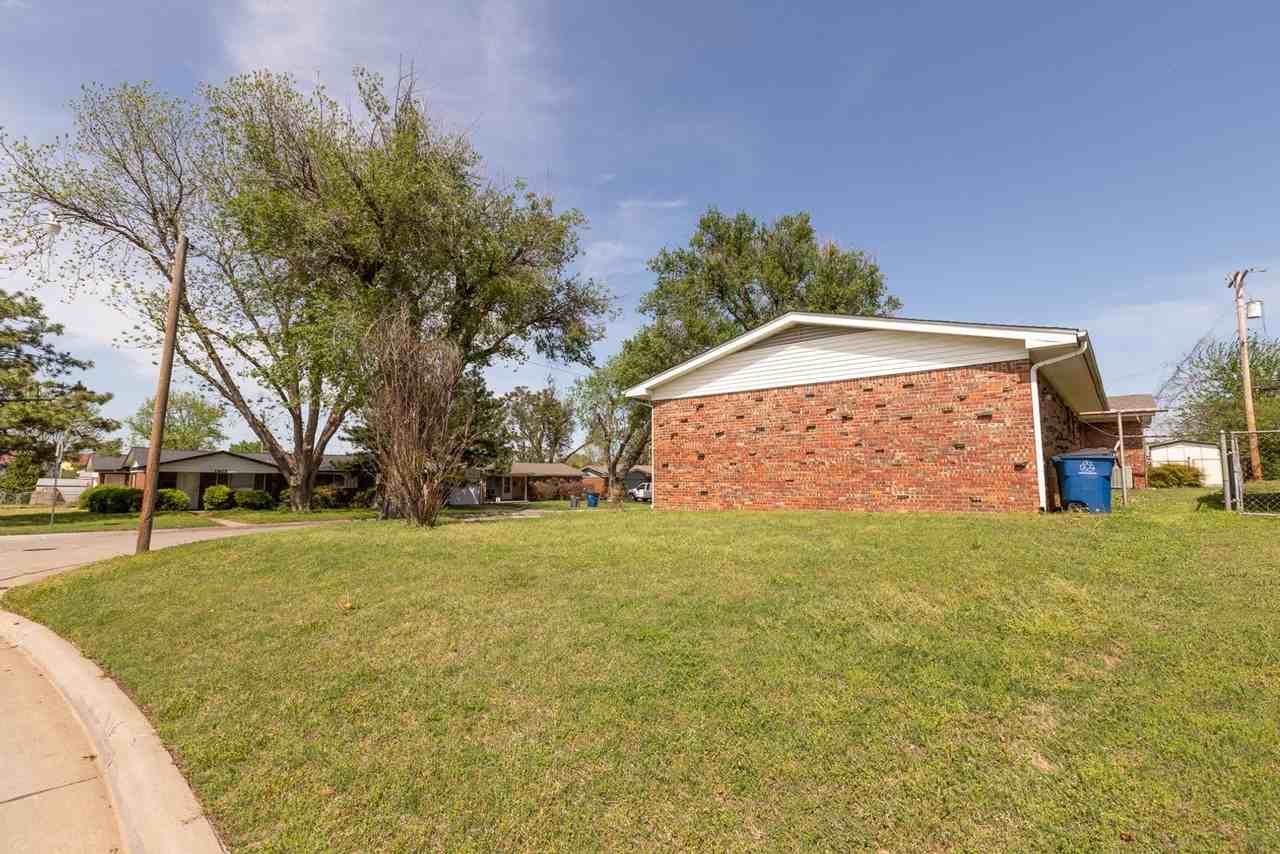 7610 E 21st Pl - Photo 6 of 35
