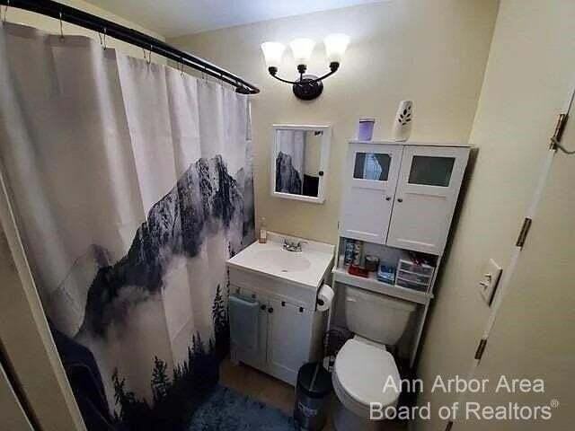 611 S Occidental Rd - Photo 2 of 7